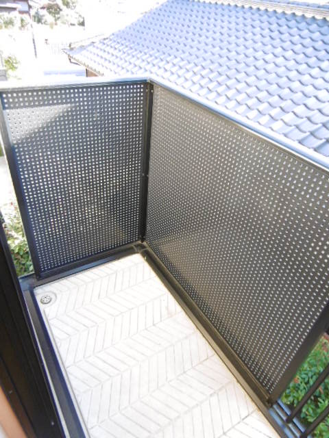 ベルコートMIKURA【10,000円キャッシュバック対象物件】のバルコニー|お洗濯にも便利なバルコニー付き