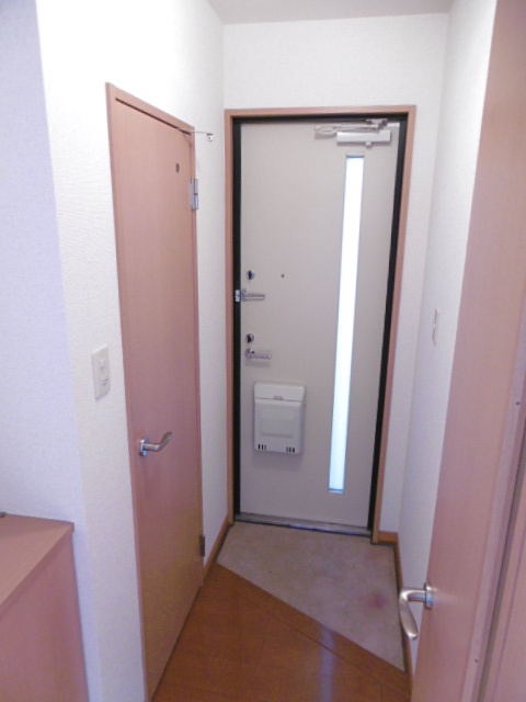 ベルコートMIKURA【10,000円キャッシュバック対象物件】の玄関|明るい玄関です