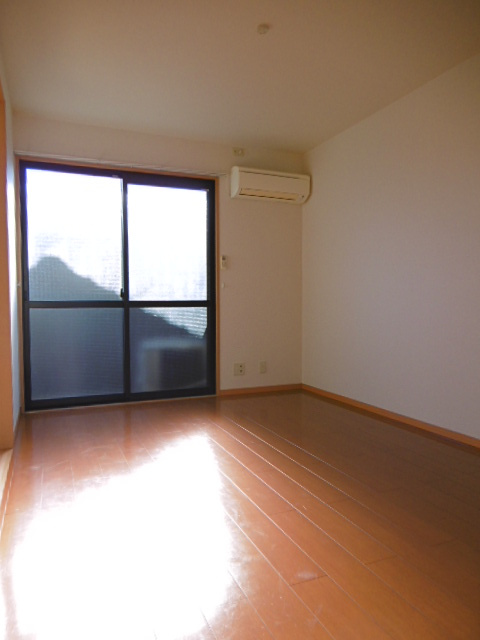 ベルコートMIKURA【10,000円キャッシュバック対象物件】の洋室|明るい洋室です