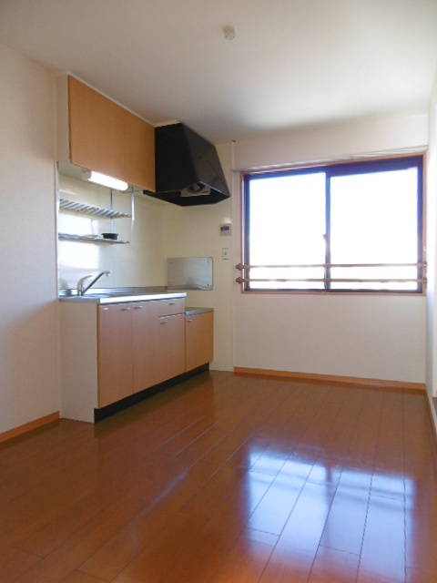 ベルコートMIKURA【10,000円キャッシュバック対象物件】の居間・リビング|ゆったりとしたリビングです