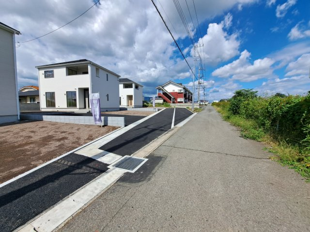新築　高崎市足門町第8　クレイドルガーデン　2号棟の前面道路含む現地写真|東側接道幅員約2.9ｍ