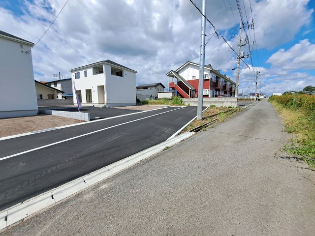 新築　高崎市足門町第8　クレイドルガーデン　3号棟の前面道路含む現地写真|東側接道幅員約2.9ｍ