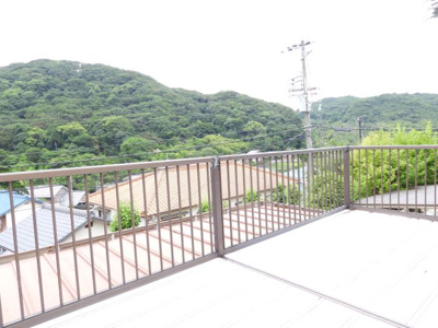 【バルコニー】 | 洲本市津田一戸建 | バルコニーの写真です。（令和６年６月撮影）