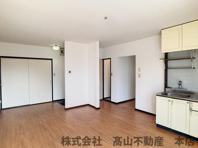 丸昭第２ビルの居間・リビング