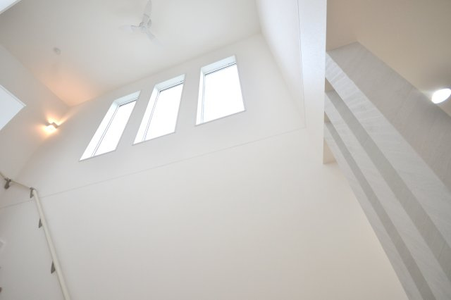 クロワールタウン深井清水　新築戸建の内装|モデルハウス　吹き抜け上部