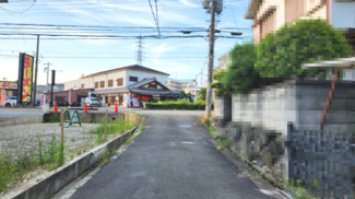 【前面道路含む現地写真】