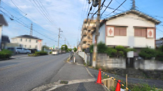 【前面道路含む現地写真】