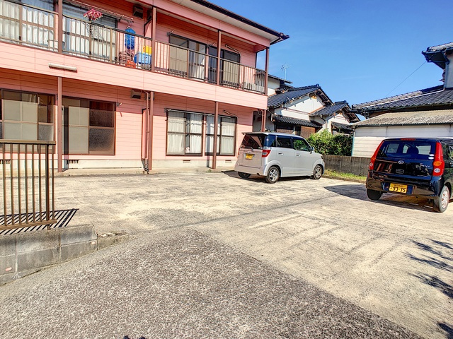 宗像市赤間３丁目のアパートの駐車場