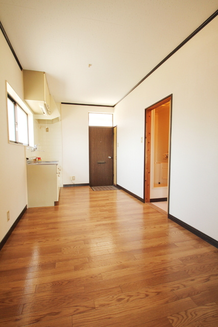 宗像市赤間３丁目のアパートの居間・リビング