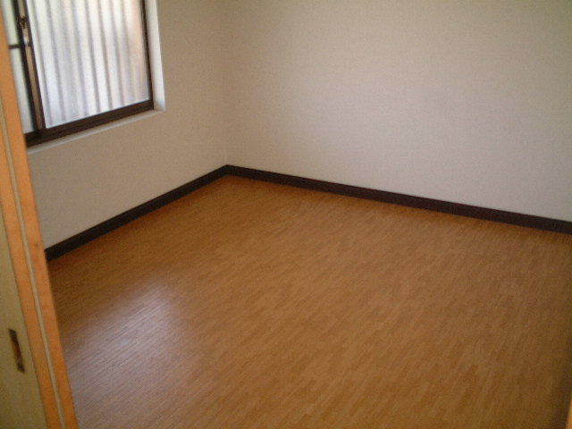 宗像市赤間３丁目のアパートの洋室
