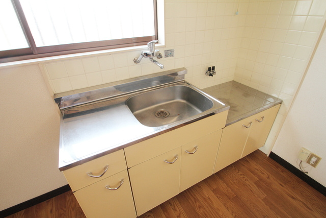 宗像市赤間３丁目のアパートのキッチン