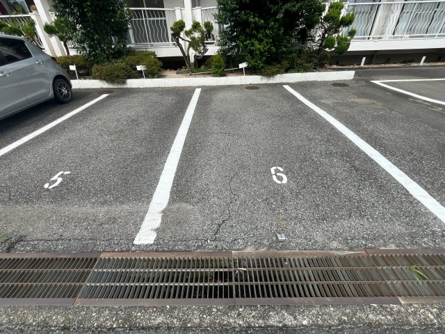 岡﨑コーポの駐車場