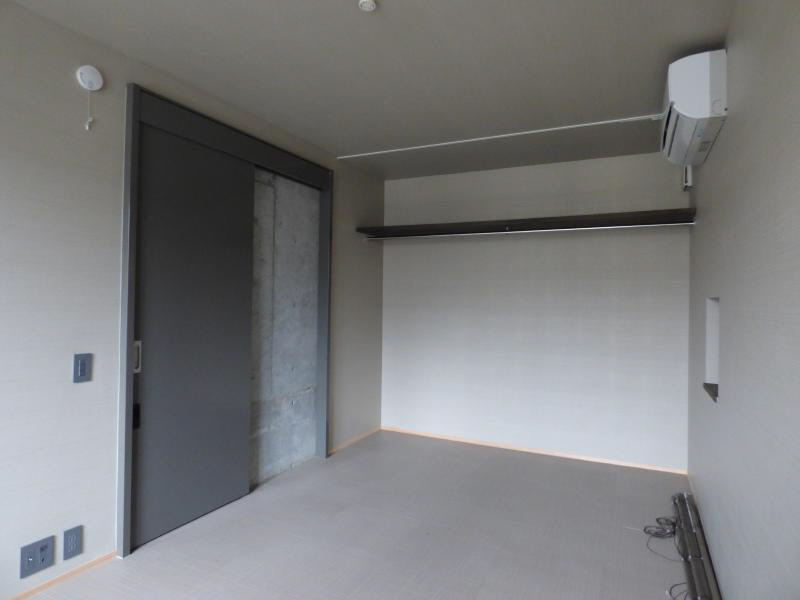 （シェアハウス）六重奏の洋室