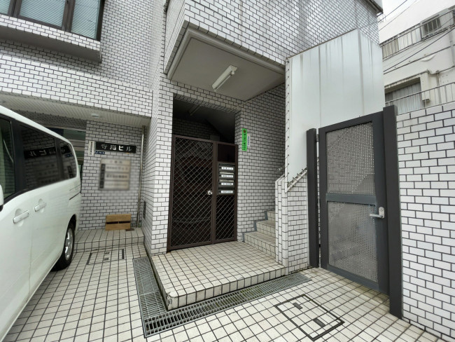 寺島ビルのエントランス