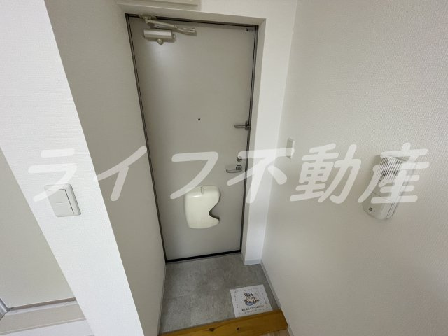 宝町マンションの玄関|収納もある玄関です