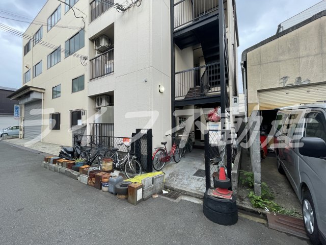 宝町マンションのエントランス|ゆとりのあるエントランスです