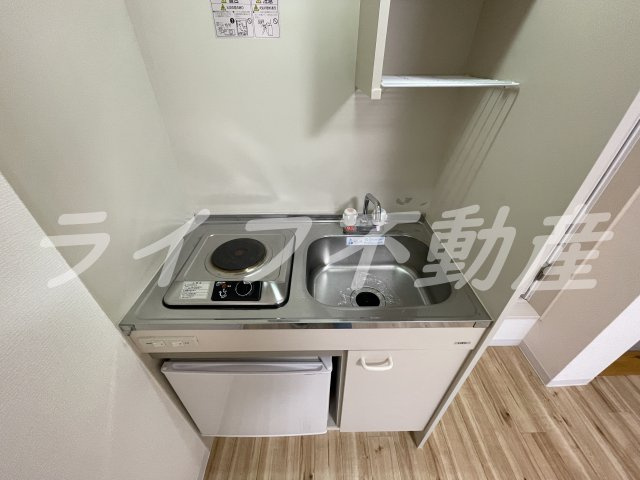 宝町マンションのキッチン|コンパクトなキッチンで掃除もラクラク