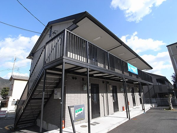 エメラルドグリーン