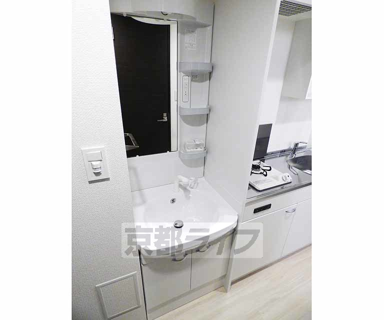 Ｖｉｎｅ　Ｏａｋ　Ｇｅｎｅｒａｌの独立洗面台|独立洗面台、朝の身支度には欠かせません