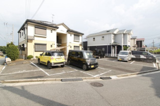 【駐車場】 | フォーレス真美 | 車をお持ちの方に嬉しい駐車場付きの物件です