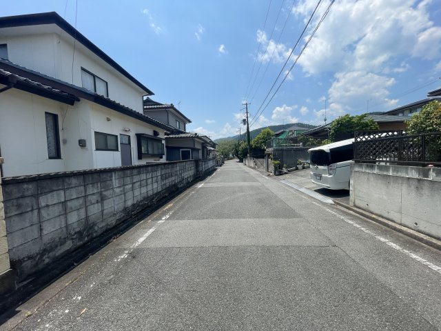 勿来町白米　中古戸建の前面道路含む現地写真