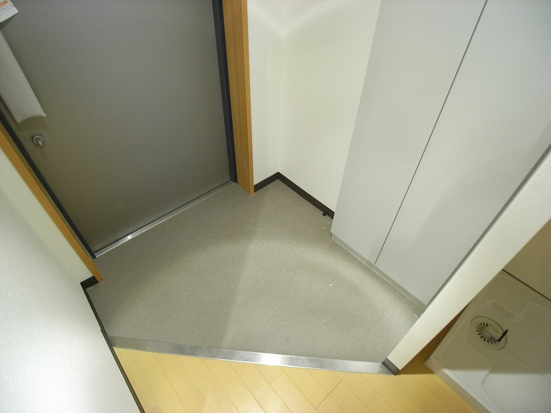 セラヴィ鞍馬口の玄関