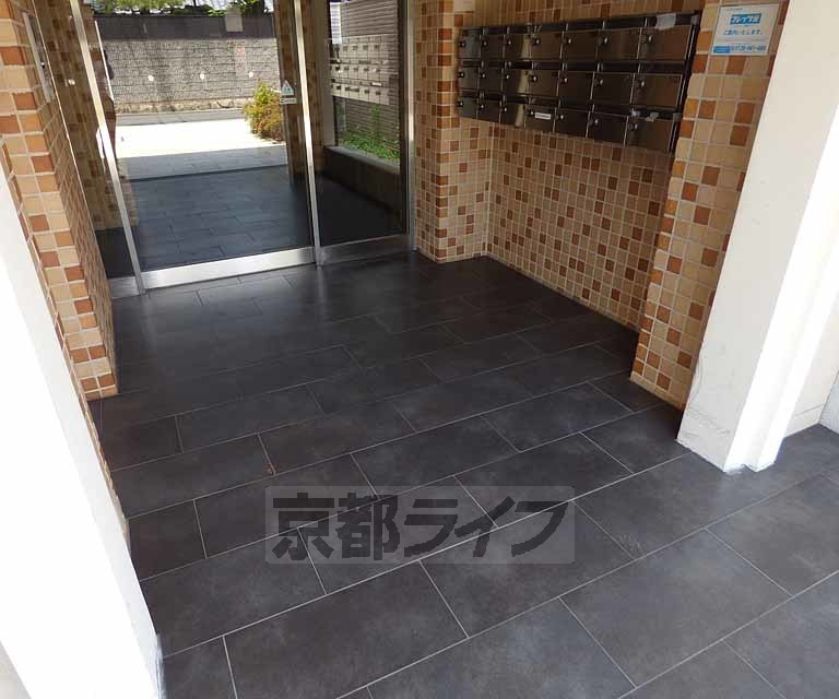 セラヴィ鞍馬口のエントランス