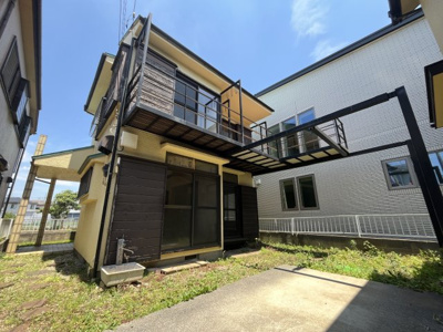 【外観】 | 武蔵村山市榎３丁目　中古戸建住宅 | 南側庭先が空いている為に陽当たりも良く開放感があります(^^♪
※リフォームが必要になると思われます。リフォーム業者様もご紹介いたします。