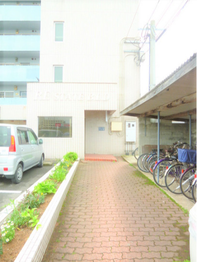 REステートビルのエントランス|エントランスです