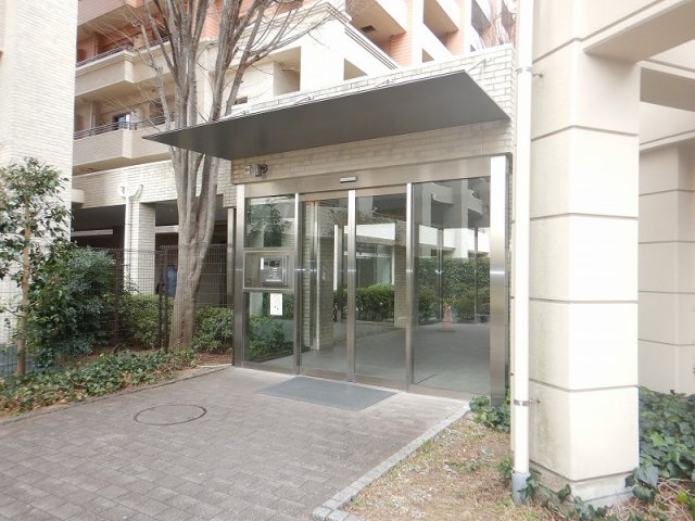 東京メガシティA棟のエントランス