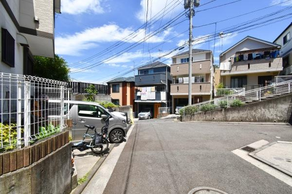 横浜市鶴見区東寺尾中台の中古一戸建の前面道路含む現地写真|周辺環境も合わせてご案内させて頂きます！
お気軽にお問い合わせ下さい！