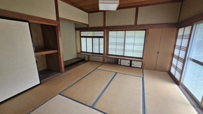 【和室】 | 石井戸建 | 1階和室：伝統的な和室、癒しを感じる空間です。