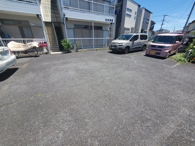 コーポ加倉の駐車場