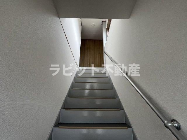 【その他】 | 上川東二丁目住居付貸店舗 | 2Fへ上がる階段です
