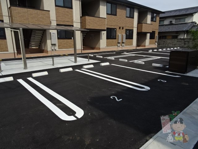 コーポレーヴ倉富の駐車場
