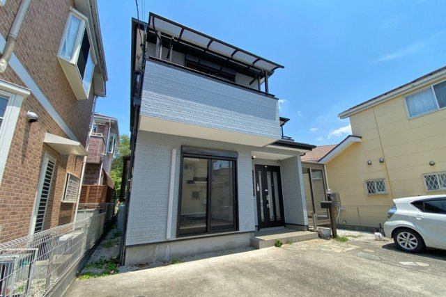 飯能市中山　中古一戸建　～サンルームのあるお家～の外観|令和2年に外壁塗装済み