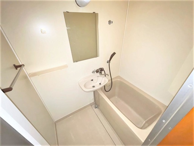 メゾン下倉田の浴室