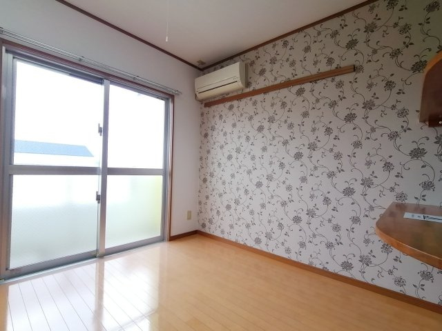エミネンス西町の洋室
