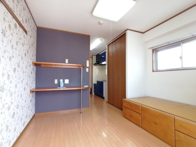 エミネンス西町の洋室