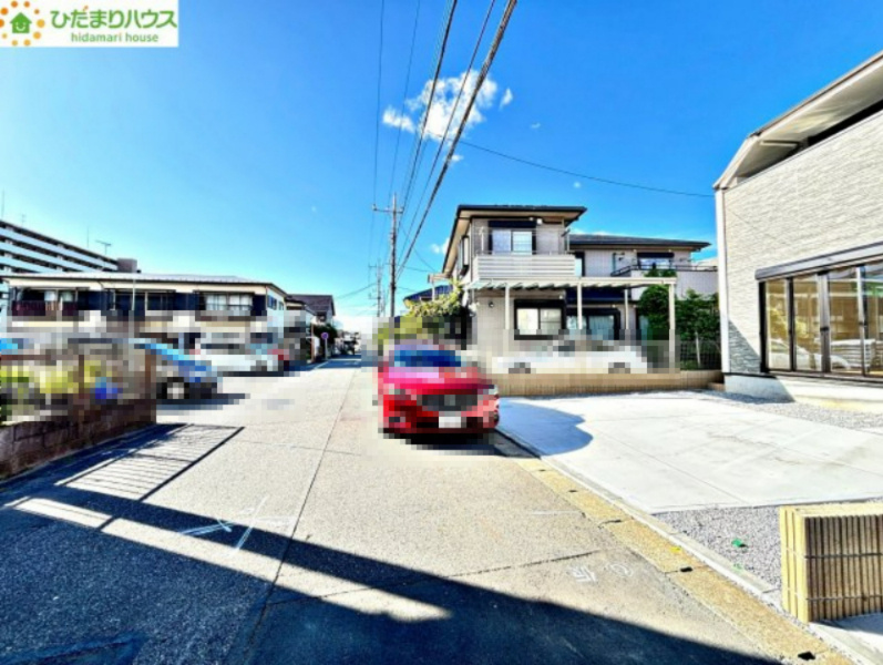 桶川市神明　2期　新築一戸建て　01の前面道路含む現地写真