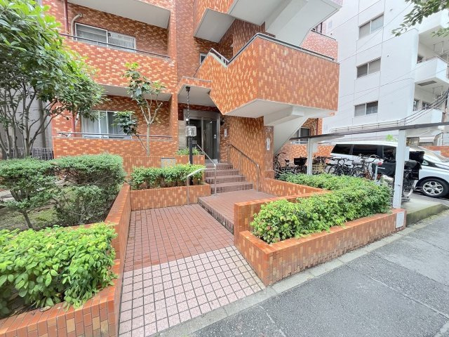 ロマネスク大濠のエントランス