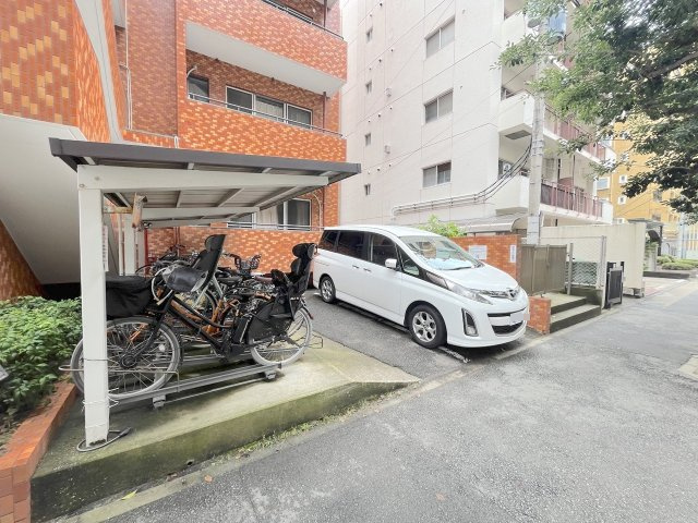 ロマネスク大濠の駐車場