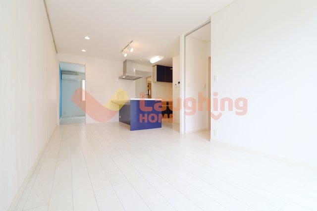 三光レジデンスの居間・リビング|別号室の写真です