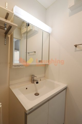 三光レジデンスの洗面所|別号室の写真です