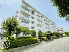 港南台駅前プラザ