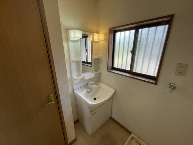 知多市八幡字東水代の一戸建ての独立洗面台