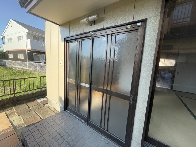 知多市八幡字東水代の一戸建ての玄関