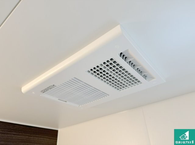 25(土)26(日)29(祝)現地説明会　堺市美原区平尾　限定1邸の冷暖房・空調設備|四季を通して快適なバスライフをお手伝いする浴室暖房乾燥機！浴室の乾燥・暖房・涼風・換気はもちろん、２４時間換気にも対応！