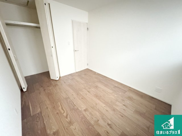 25(土)26(日)29(祝)現地説明会　堺市美原区平尾　限定1邸の洋室|収納スペースが充実しているので子供の成長に合わせてたくさん収納ができます！家族構成に合わせた様々な活用ができる収納！