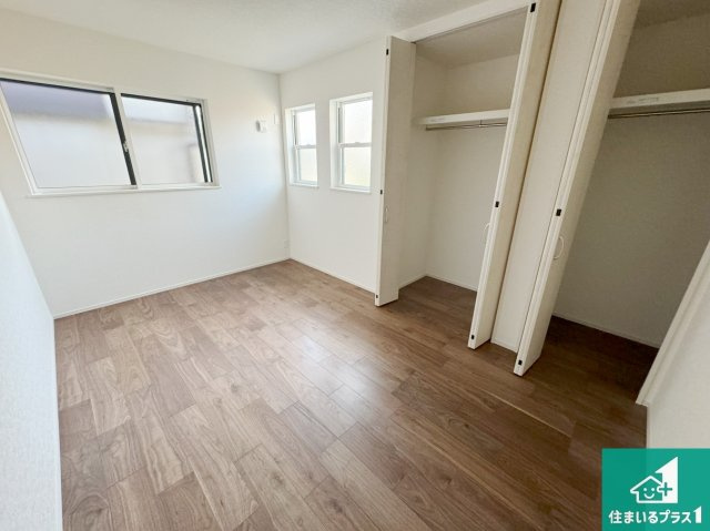 25(土)26(日)29(祝)現地説明会　堺市美原区平尾　限定1邸の洋室|シンプルな洋室は、自分好みのインテリアが楽しめます♪ご家族とインテリアや家具を選びに行くのは新築購入時の醍醐味の一つです。ぜひお楽しみください♪